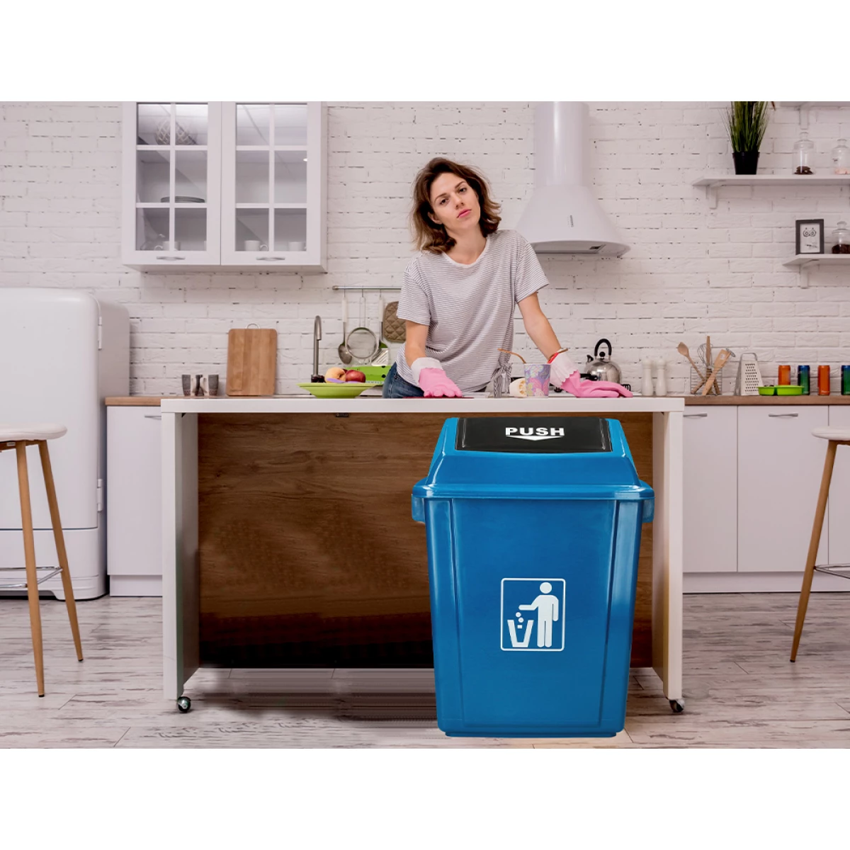 Galery – Contentor de lixo q-connect plastico com tampa de empurrar 58 litros 470x330x760 mm azul0