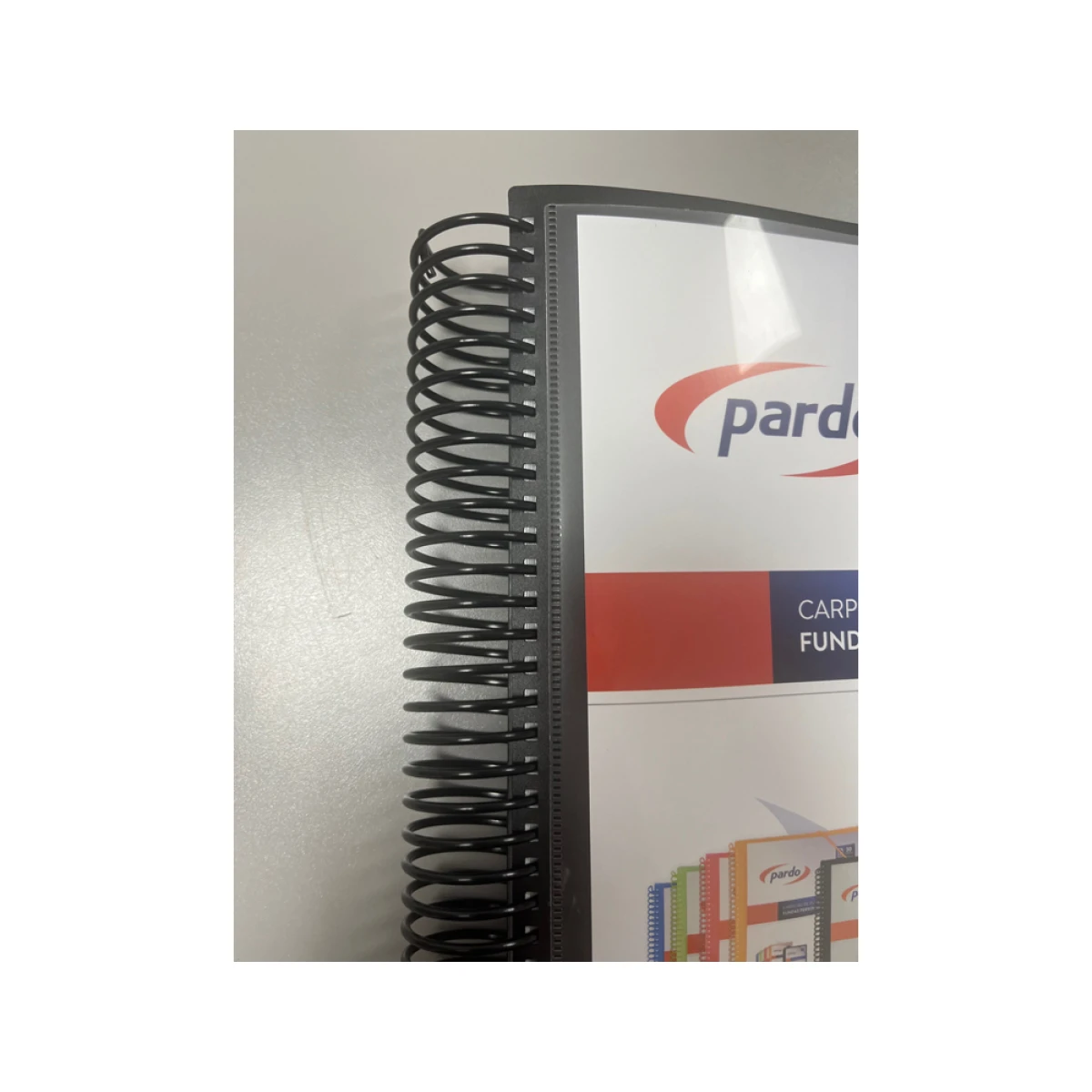 Galery – Capa catalogo pardo com espiral 80 bolsas folio personalizavel cor preto0