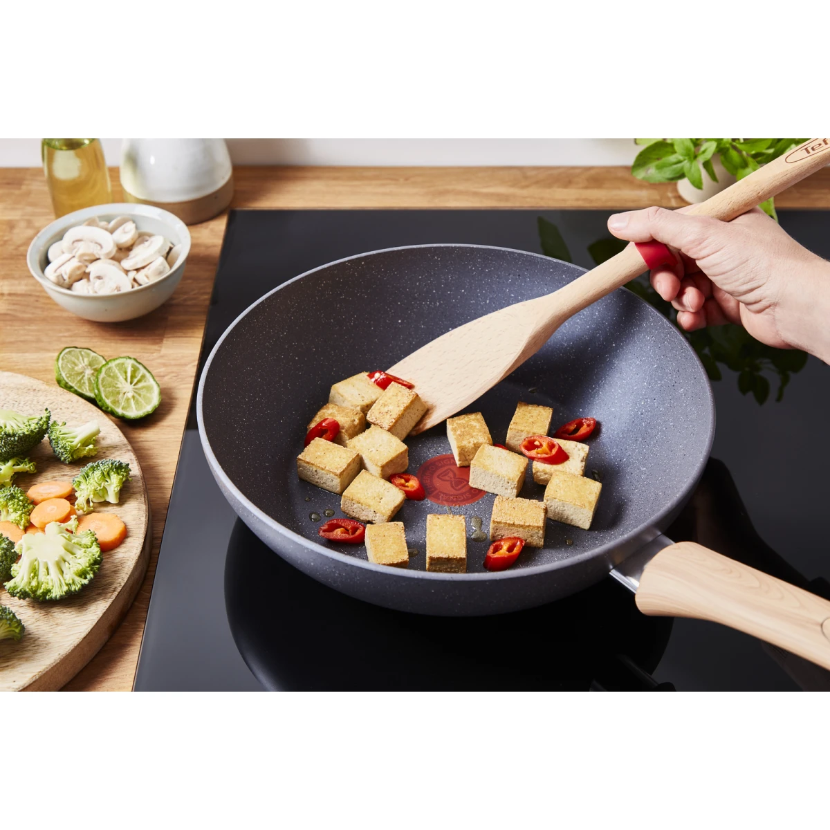 FRIGIDEIRA WOK TEFAL NATURAL FORCE 28CM - G2661932