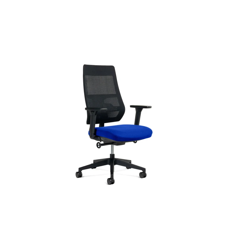 Cadeira de direcao rocada bracos regulaveis base polimero encosto de malha e assento em tecido azul 610x680x1075 mm