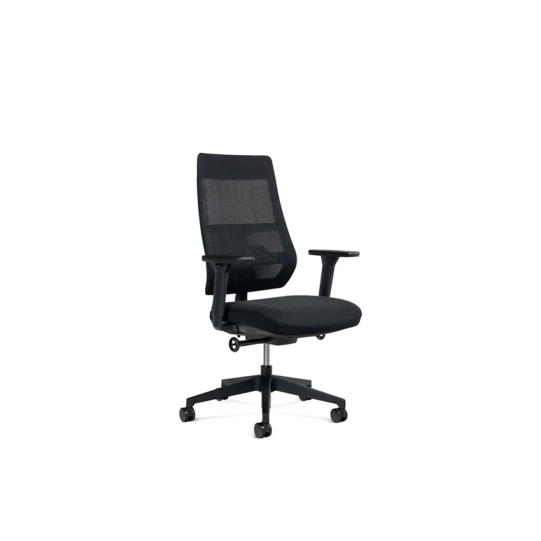 Cadeira de direcao rocada bracos regulaveis base polimero encosto de malha e assento em tecido preto 610x680x1075 mm
